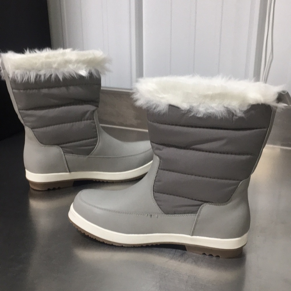 New WB‎ Woman’s Journee Collection Women's Gray Winter Boots